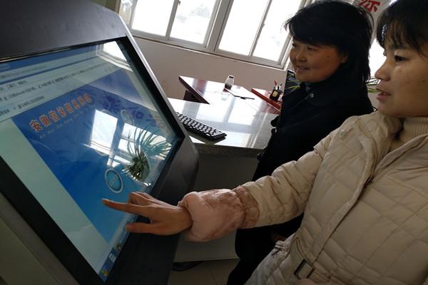 長豐縣楊廟鎮：以“兩個中心”為平臺，開展“互聯網+信訪”知識宣傳.1.jpg