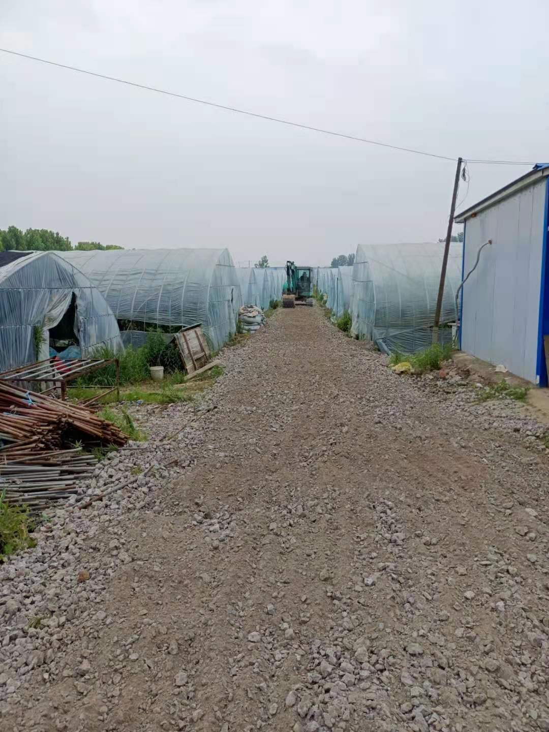 柘塘社區(qū)李仁全大棚區(qū)修建砂石路