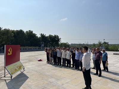 萬崗(重溫入黨誓詞)上傳.jpg