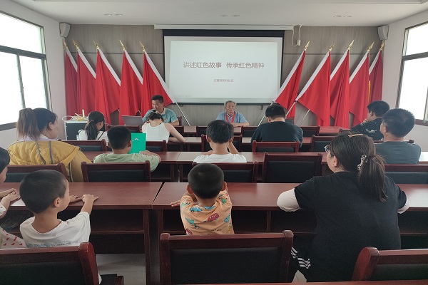 棗林社區(qū)老黨員上課.jpg