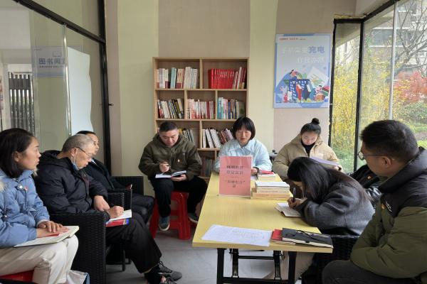 長豐(雙鳳)經(jīng)開區(qū)峰湖社區(qū):堅持“三步走”讓基層理論宣講做實做活做強1.jpg