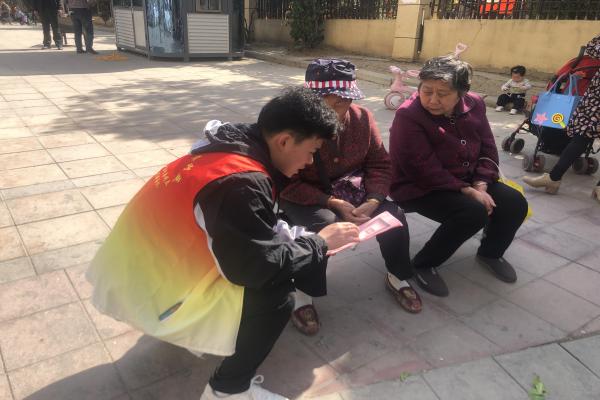長豐(雙鳳)經開區阿奎利亞社區:“小板凳”架起黨群服務“連心橋” 2.jpg